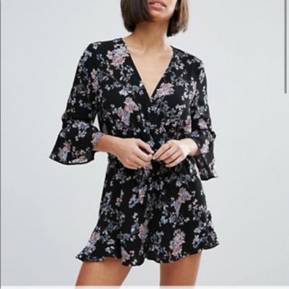 Miss Selfridge Petite Flute Sleeved Floral Romper - Picture 4 of 6